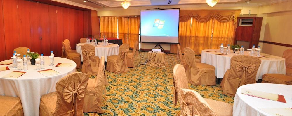 Mulia Hotel Bandar Seri Begawan Esterno foto
