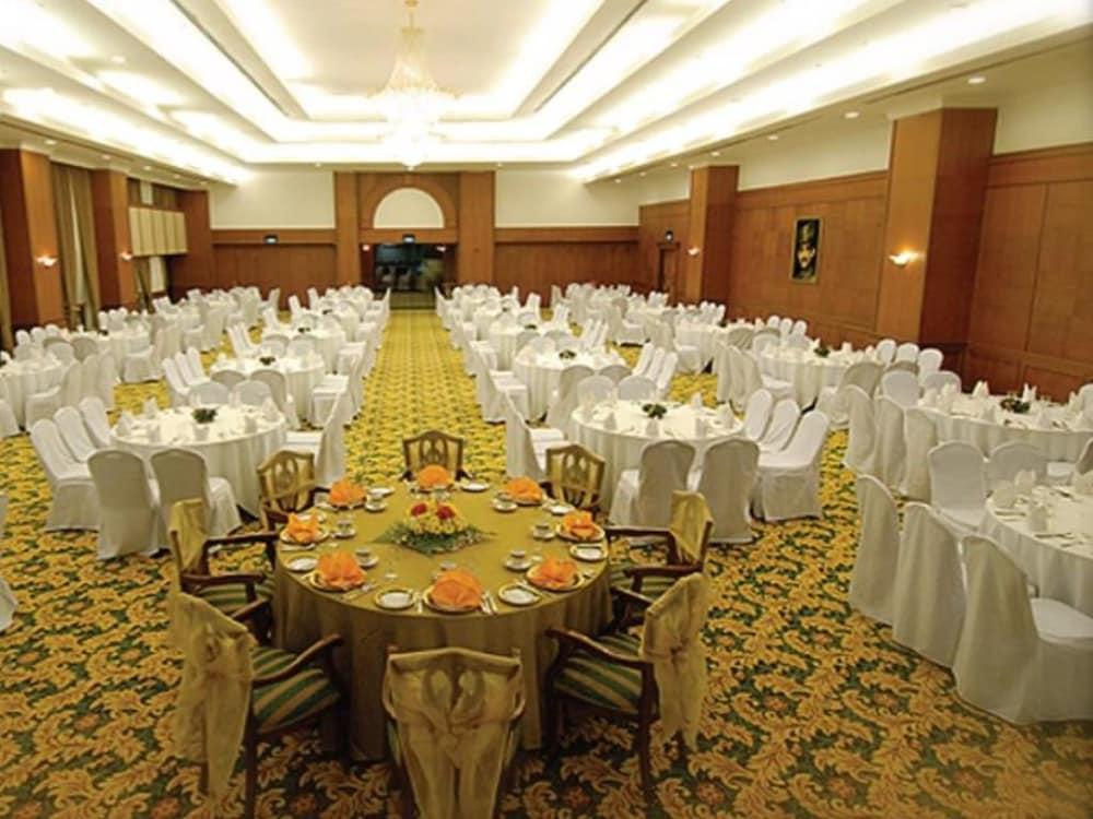 Mulia Hotel Bandar Seri Begawan Esterno foto